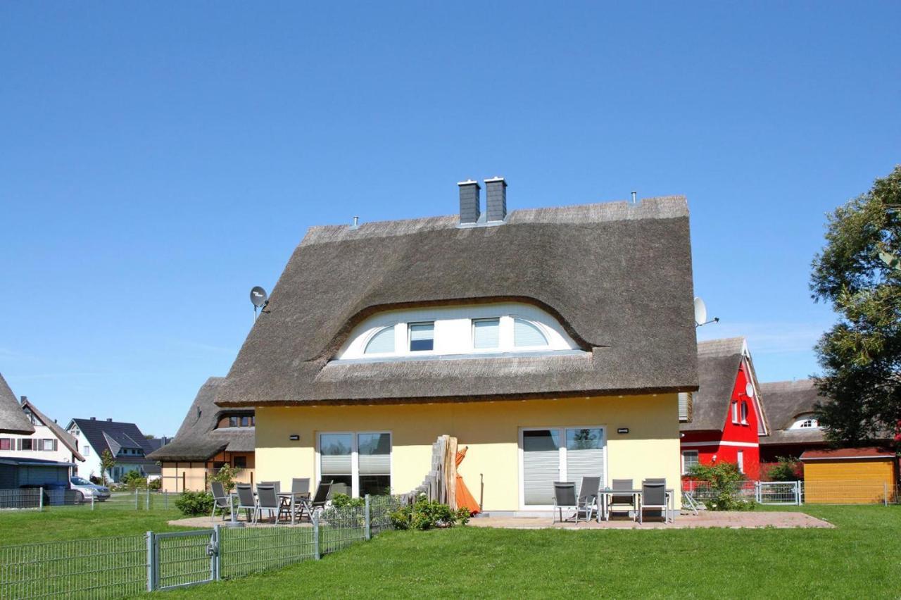 Reetdachhaus Lotte Mit Sauna Und Kaminofen Am Yachthafen In Vieregge Esterno foto