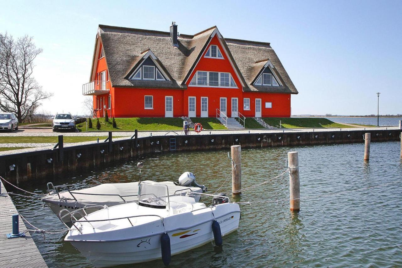 Reetdachhaus Lotte Mit Sauna Und Kaminofen Am Yachthafen In Vieregge Esterno foto